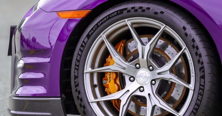Breaks - Front Alloy Wheel of Toyota GTR
